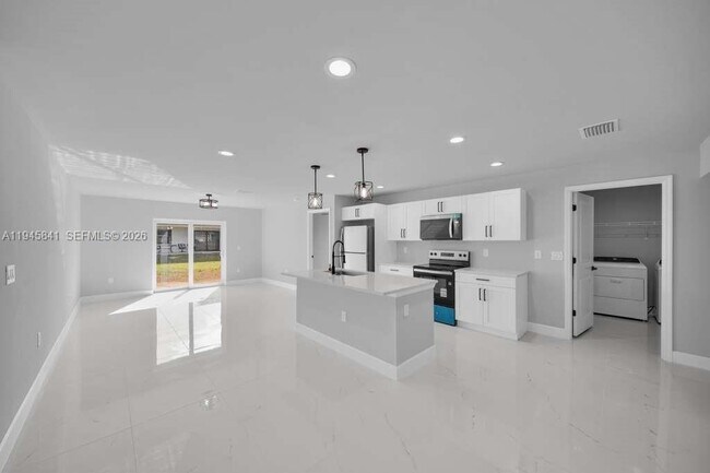 Building Photo - 3210 10th St SW