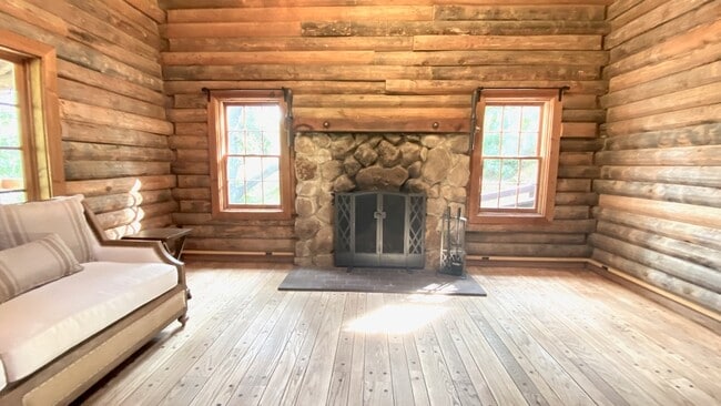 Building Photo - 615 Falls Dr