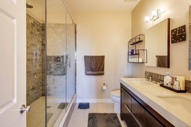 Building Photo - 4553 N Magnolia Ave