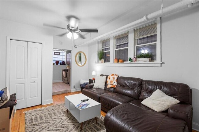 Building Photo - 2 bedroom in Chicago IL 60660