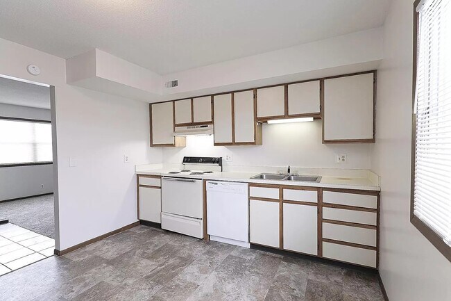 Building Photo - 4106 Baldwin Ave