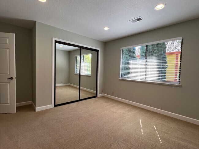 Building Photo - Chic Campbell End Unit Townhouse with 2 Bedrooms, Loft & 2.5 Baths