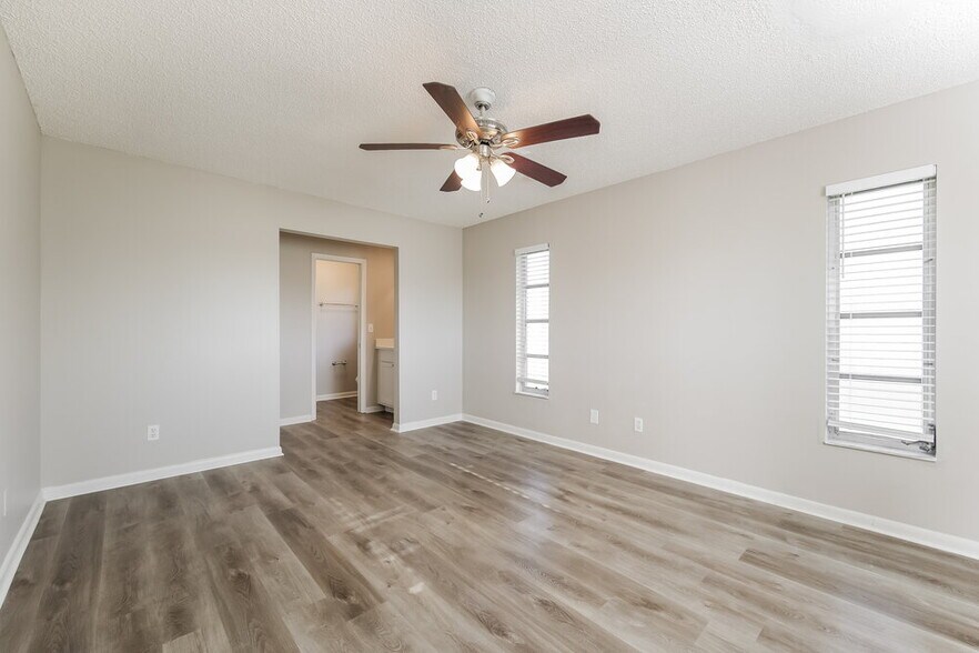 Building Photo - 4336 Country Club Blvd