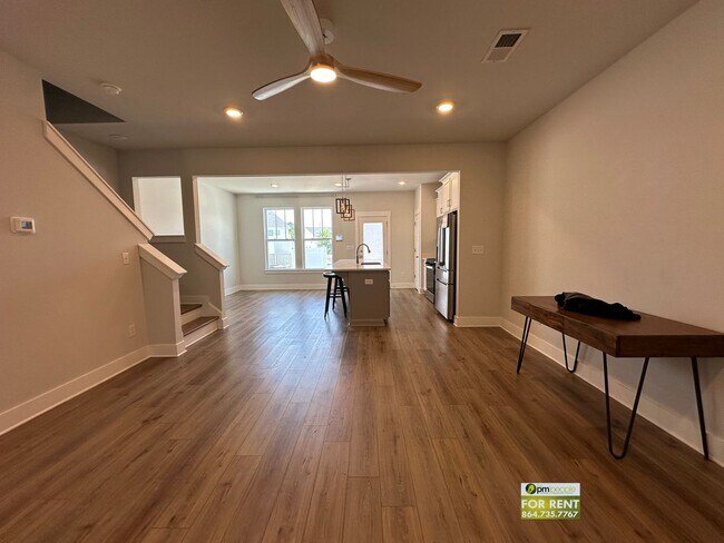 Building Photo - 3/2.5 Townhome Available Now!