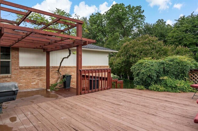 Building Photo - 11005 Carissa Dr