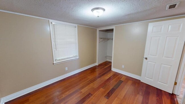 Building Photo - 110 Oakland Dr