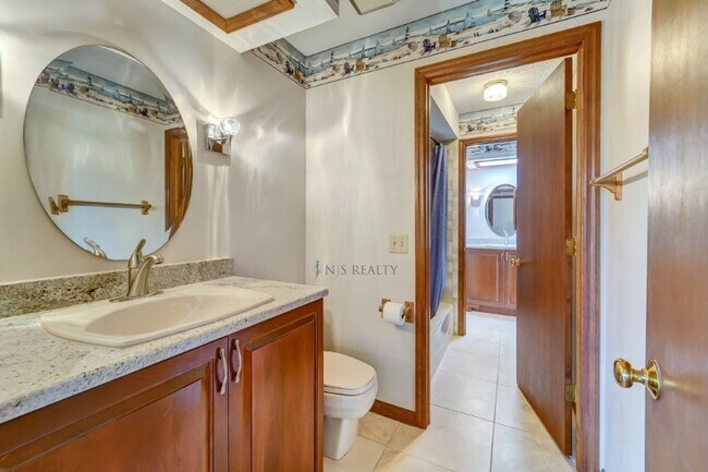 Building Photo - 5060 Porpoise Pl