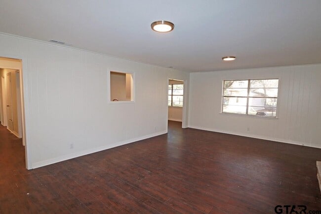 Building Photo - 806 Neches Dr