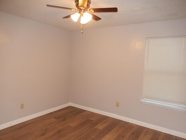 Building Photo - 2334 Sylvan Ct
