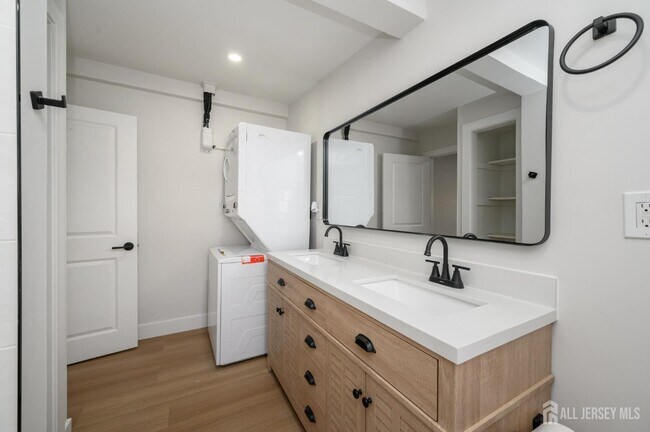 Building Photo - 8 Orchard St