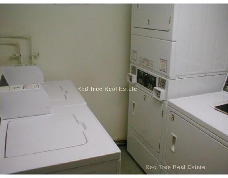 Building Photo - 144 Kenrick St