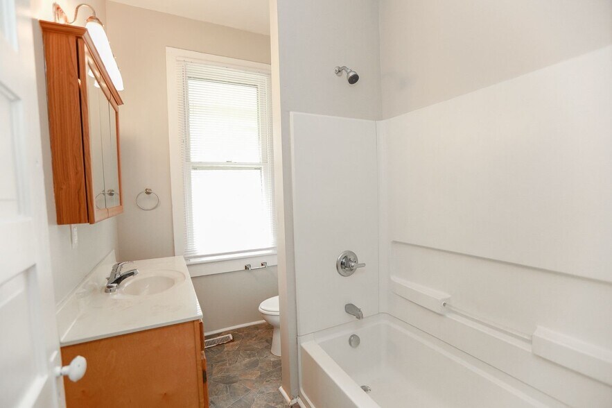 Building Photo - 1439 Moultrie Ave