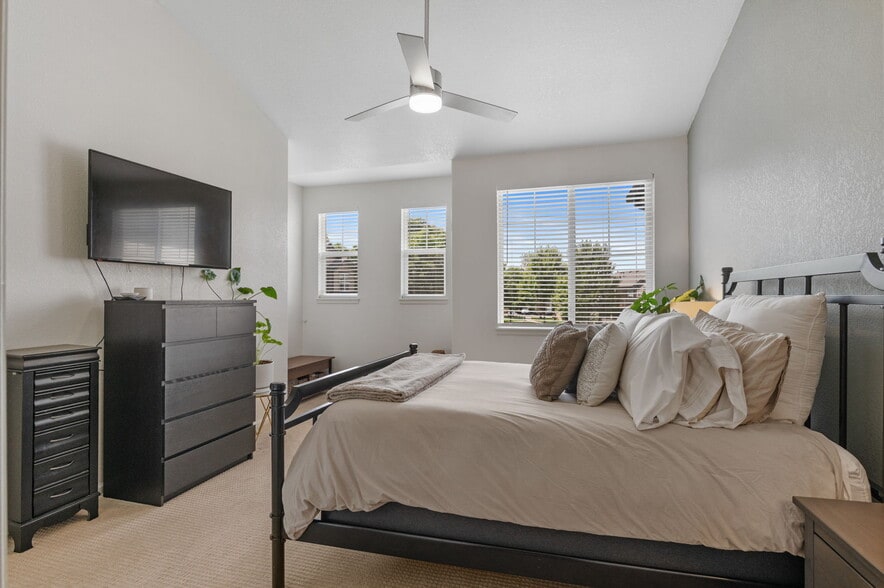 Building Photo - 2192 S Fulton Cir