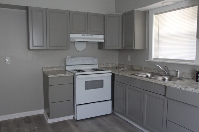 Building Photo - 1922 Skylane Dr