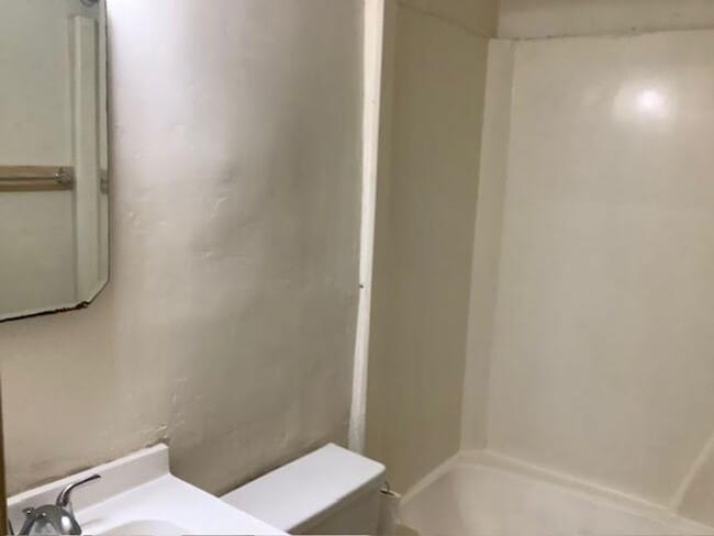 Building Photo - 13 Rainbow Forest Dr