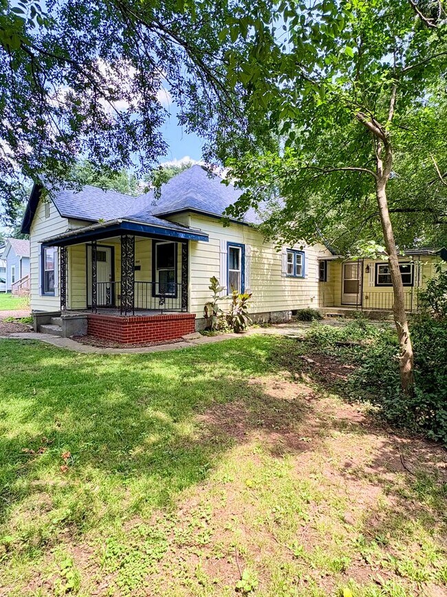 Building Photo - 1444 N Sherman Ave