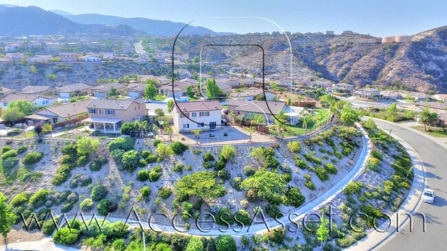 Primary Photo - Large 4 Bed/3 Bath Home with an Incredible...