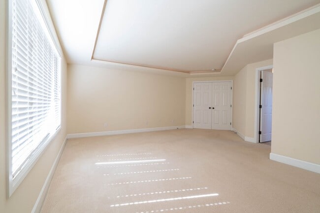 Building Photo - 5Br/3.25Ba Sammamish Home