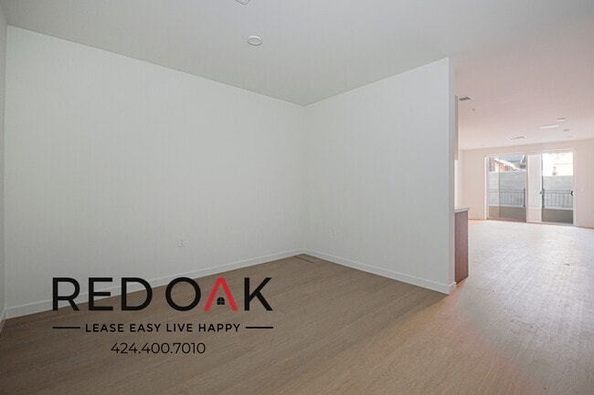 Building Photo - 856 S Gramercy Dr