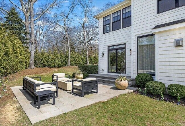 Building Photo - 17 Bayview Rd N