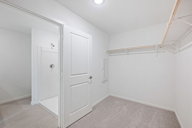 Building Photo - 606 W Cypress St