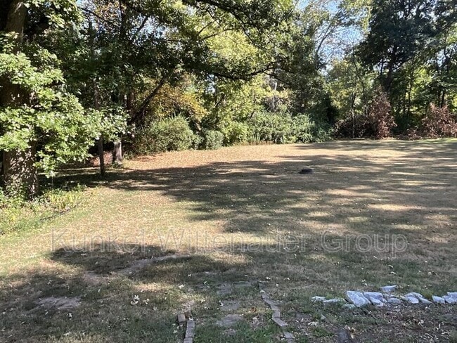 Building Photo - 1724 McClintock Ave