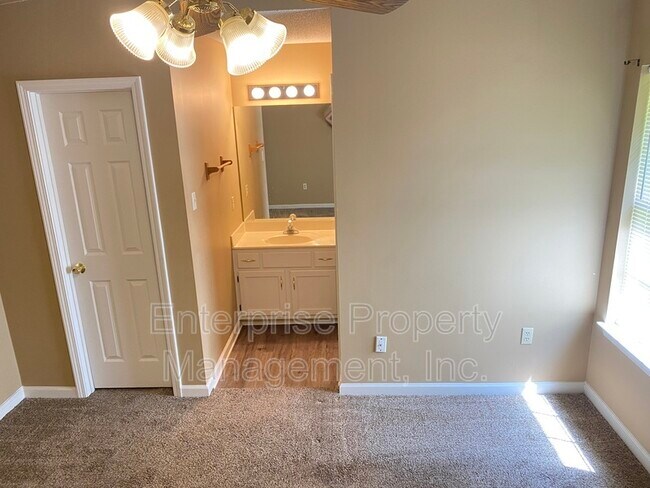 Building Photo - 4444 Longtree Cove