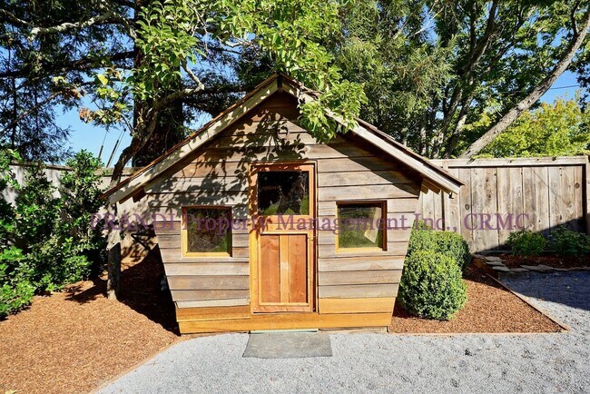 Building Photo - Marinwood Gem, Fully Renovated, Stylish an...