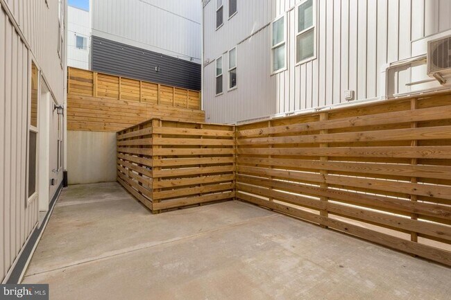 Building Photo - 1335 N Marston St