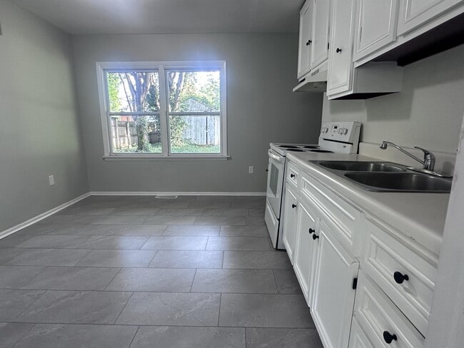 Building Photo - 1009 Plainview Dr