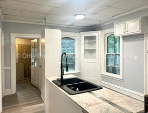 Building Photo - 120 E Franklin Ave