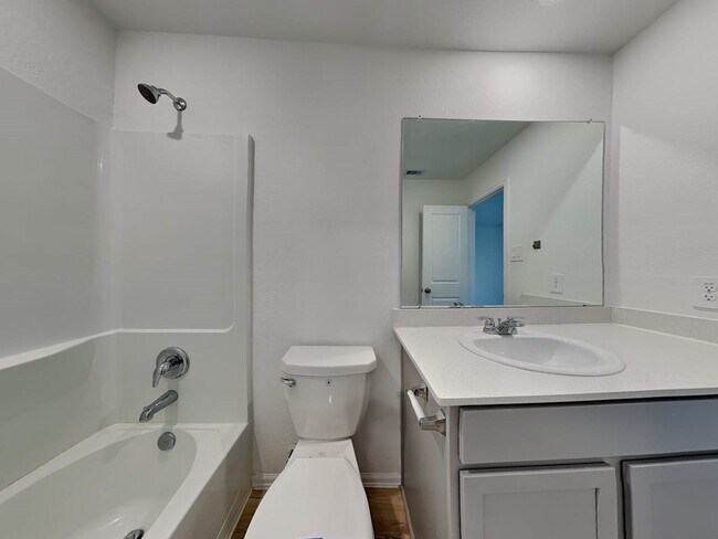 Building Photo - 18714 Mercer Fls Dr