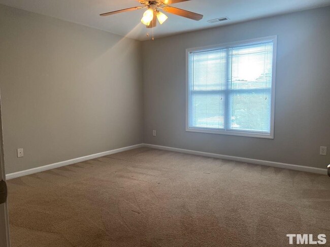 Building Photo - 3 Bedroom 3.5 Bath Townhome close to NCSU