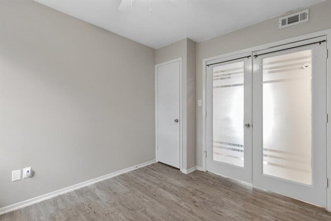 Building Photo - 6405 Chimney Creek Cir