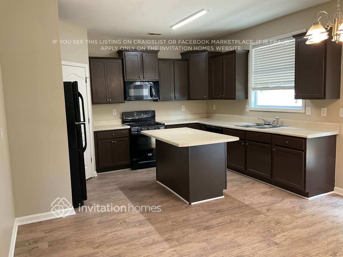 Building Photo - 1917 Peach Shoals Cir