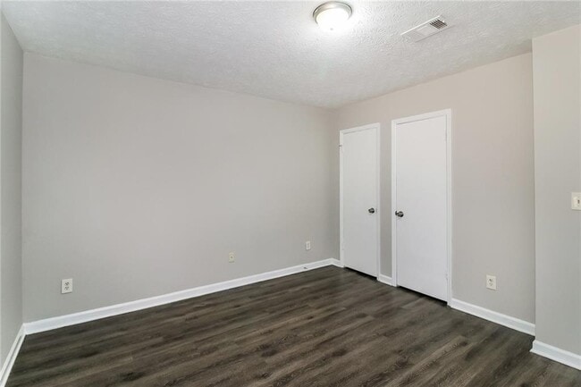 Building Photo - 307 Hamilton Glenn