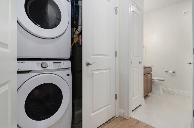 Building Photo - Ground Level Condo - 2 Bedrom 2 Bathroom in Chatfield Bluffs