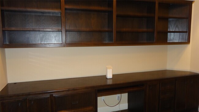 Building Photo - 2101 Elmen St