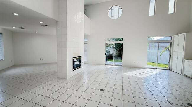 Building Photo - 4601 Country Club View