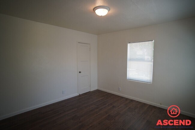 Building Photo - 2119 Watson St