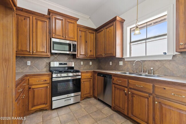 Building Photo - 206 Oak Hill Ln