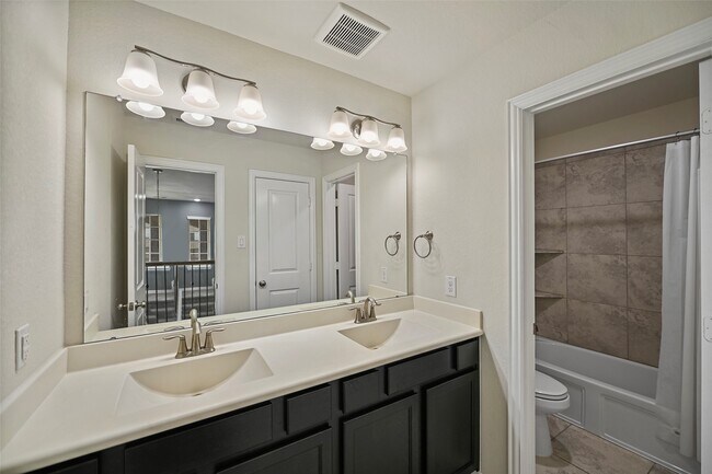 Building Photo - 2411 Lowndes Point