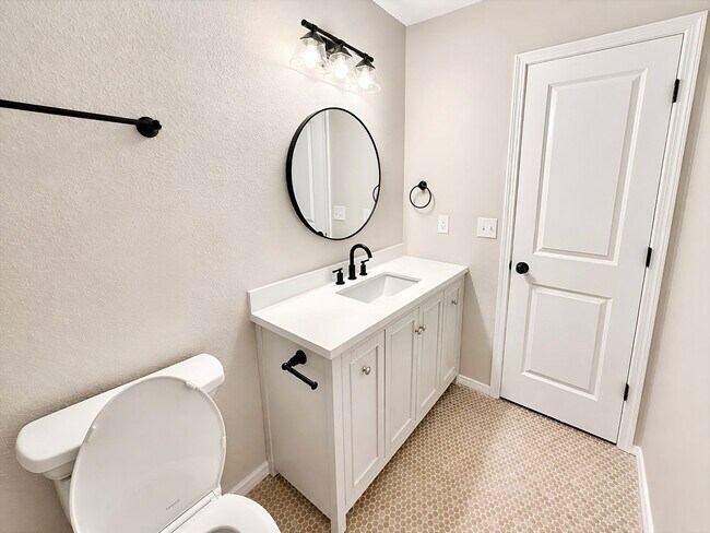 Building Photo - Amazing Quality and Value! Jenks Schools!