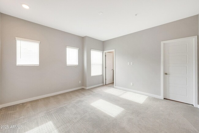 Building Photo - 8323 N 22nd Dr