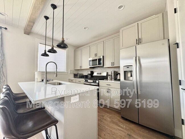 Building Photo - 1027 Wasatch Spring Rd