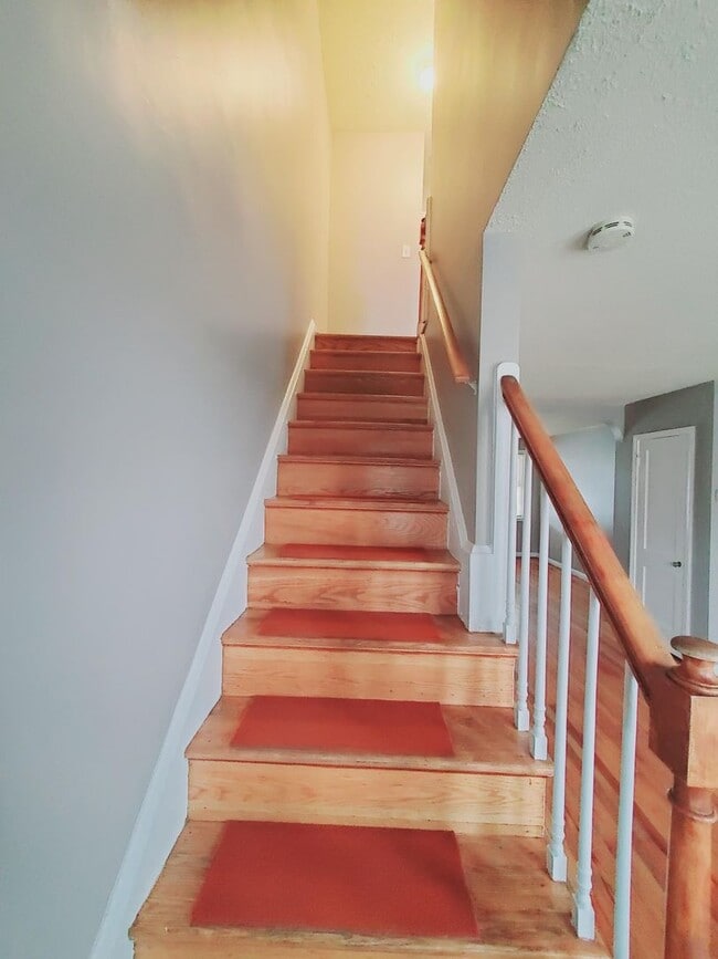 Building Photo - 410 Joplin St