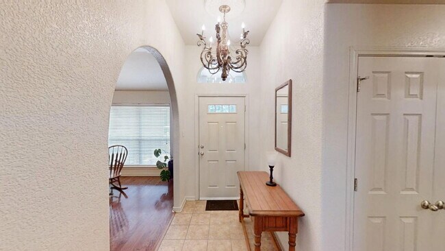 Building Photo - "Spacious 3-Bedroom Retreat with 2 Full Ba...