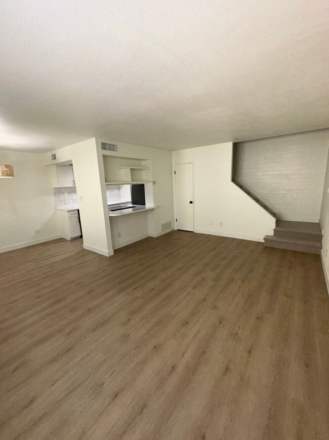 Building Photo - FABULOUSLY REMODELED SCOTTSDALE CONDO