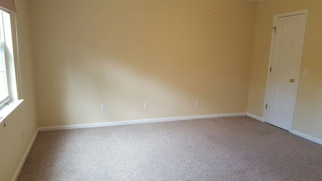 Building Photo - 410 S College St