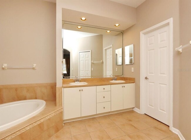 Building Photo - 13714 Artesa Bell Dr